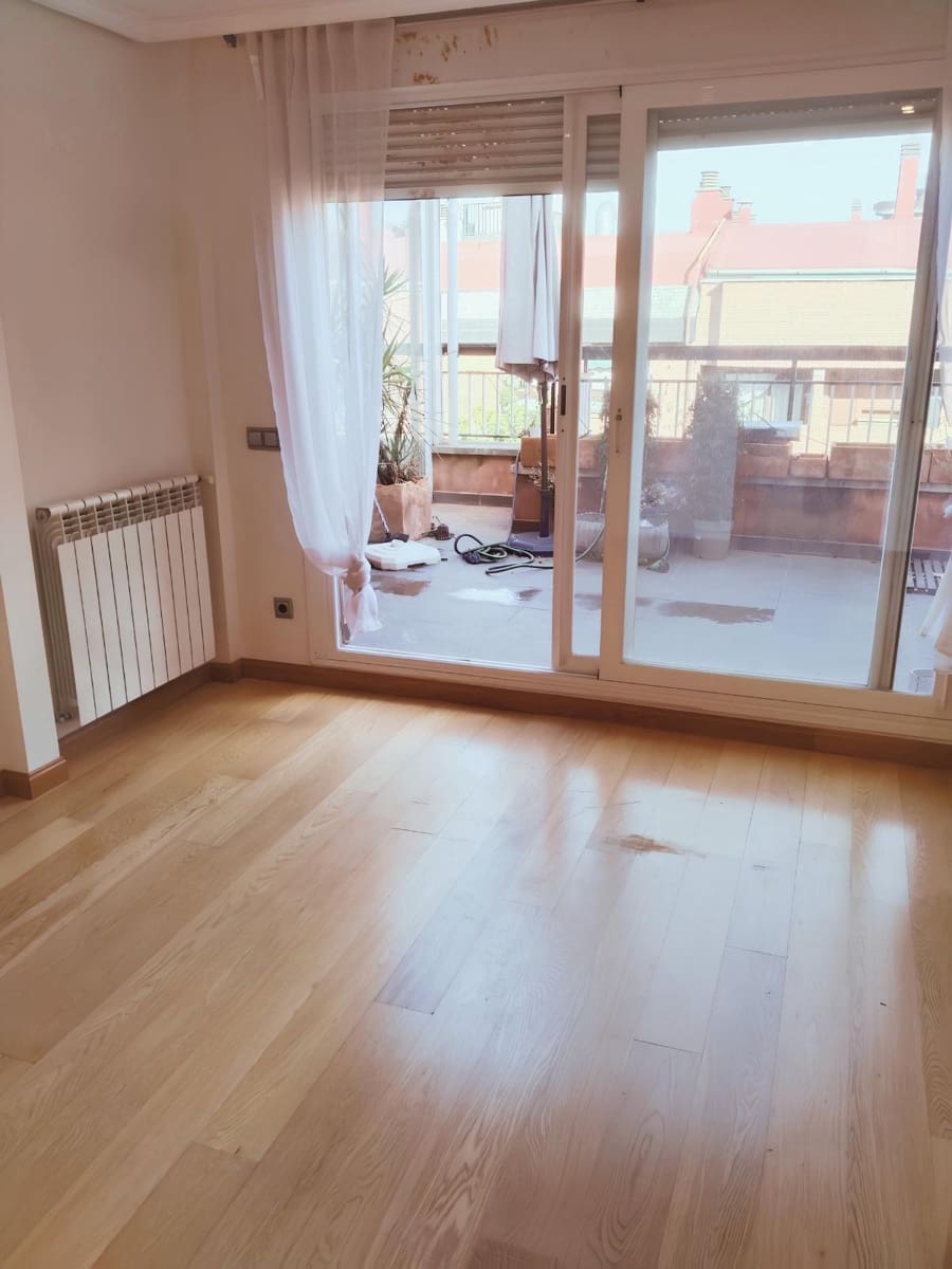 Penthouse de 2 chambres à louer à Madrid ville - 2 325 € (Ref: 9920599)