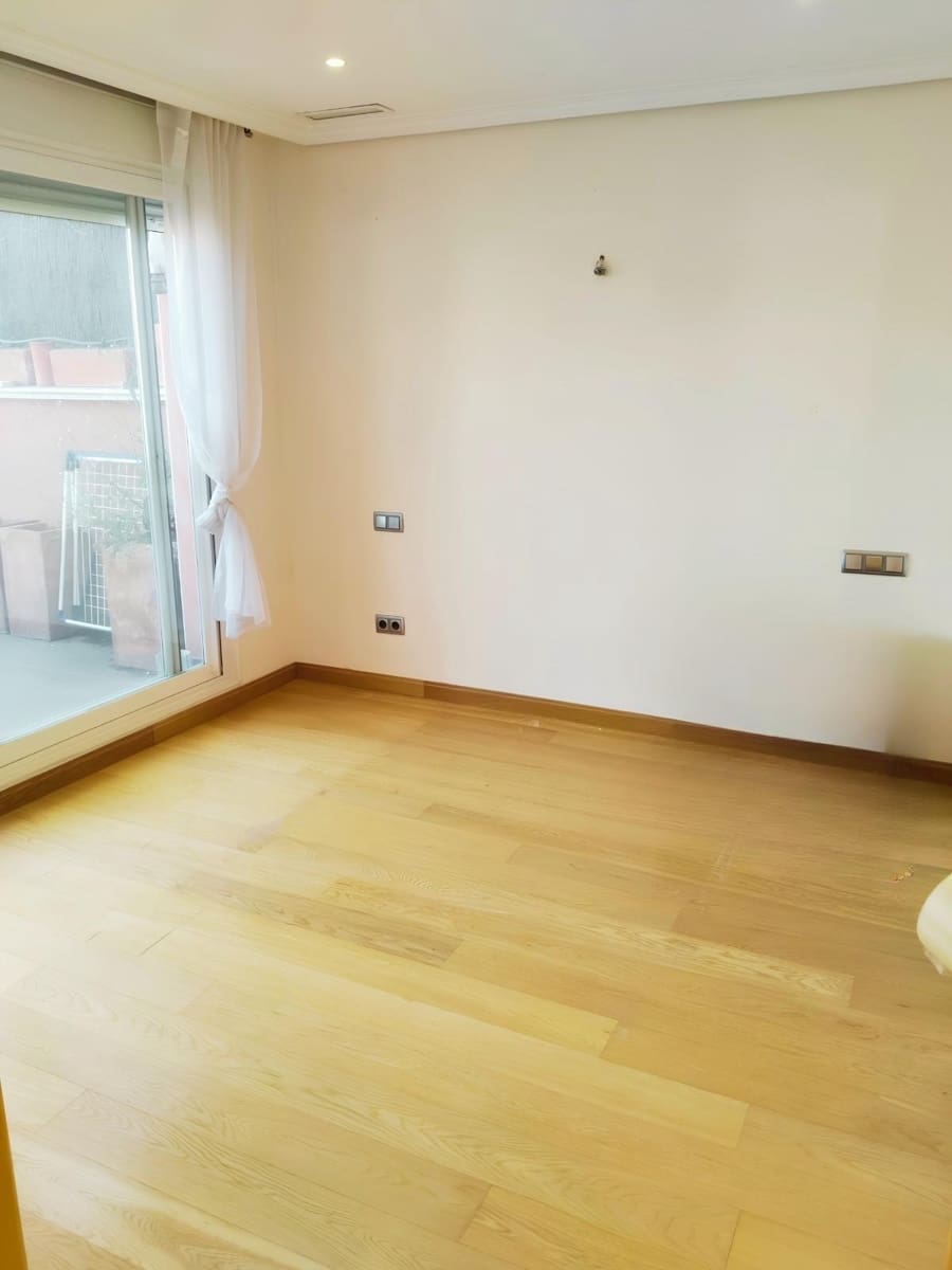 Penthouse de 2 chambres à louer à Madrid ville - 2 325 € (Ref: 9920599)