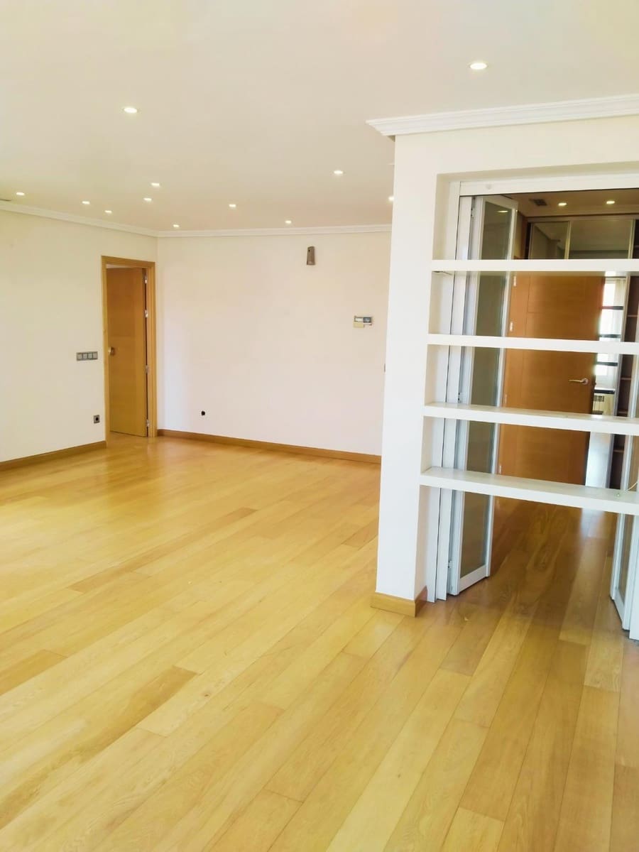 Penthouse de 2 chambres à louer à Madrid ville - 2 325 € (Ref: 9920599)