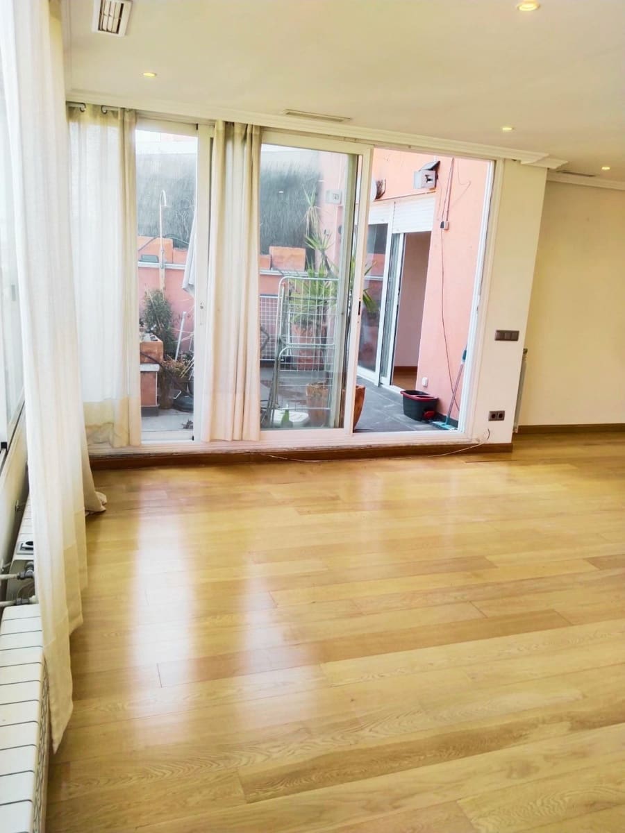 Penthouse de 2 chambres à louer à Madrid ville - 2 325 € (Ref: 9920599)