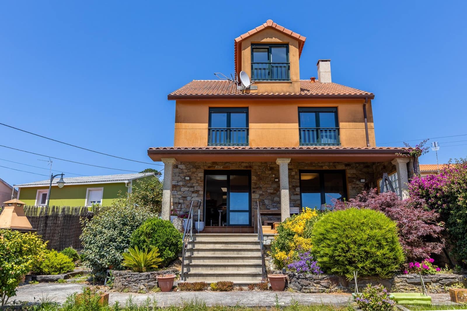 4 bedroom Villa for sale in Oleiros - € 885,000 (Ref: 9922524)