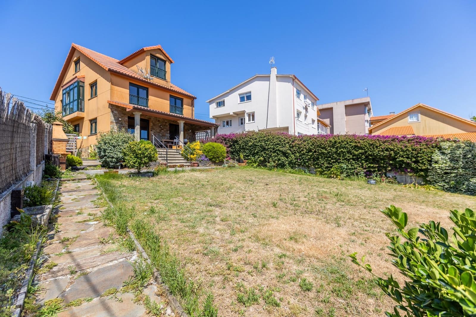 4 bedroom Villa for sale in Oleiros - € 885,000 (Ref: 9922524)