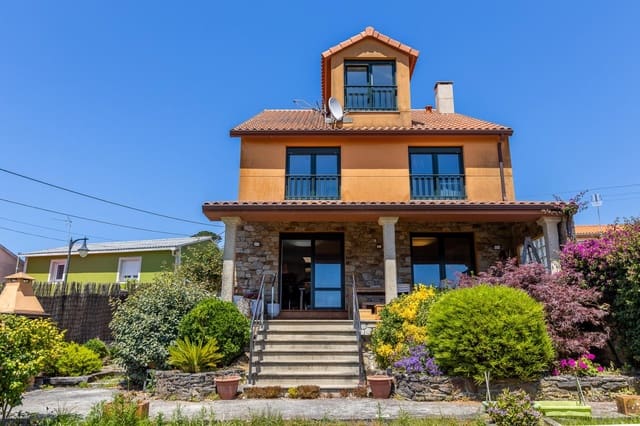 4 bedroom Villa for sale in Oleiros - € 885,000 (Ref: 9922524)