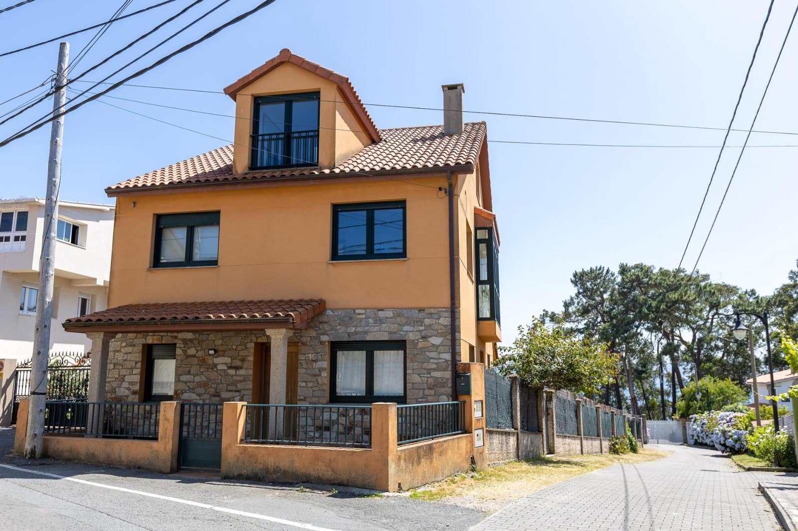 4 bedroom Villa for sale in Oleiros - € 885,000 (Ref: 9922524)