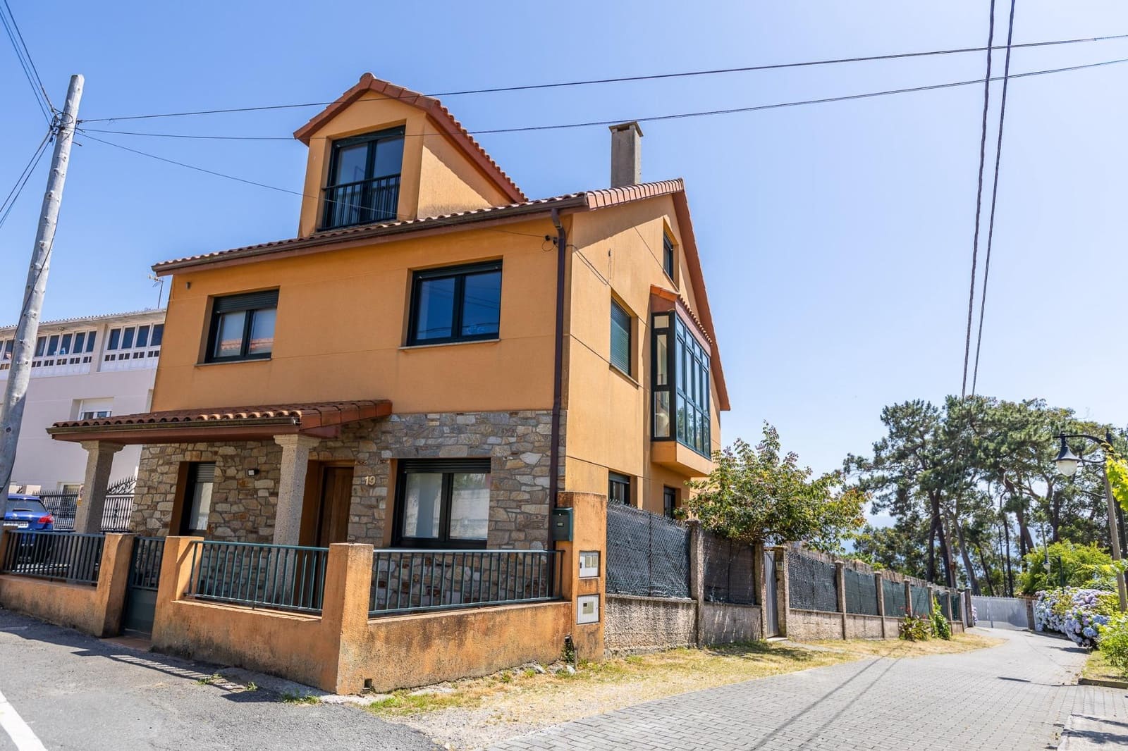 4 bedroom Villa for sale in Oleiros - € 885,000 (Ref: 9922524)