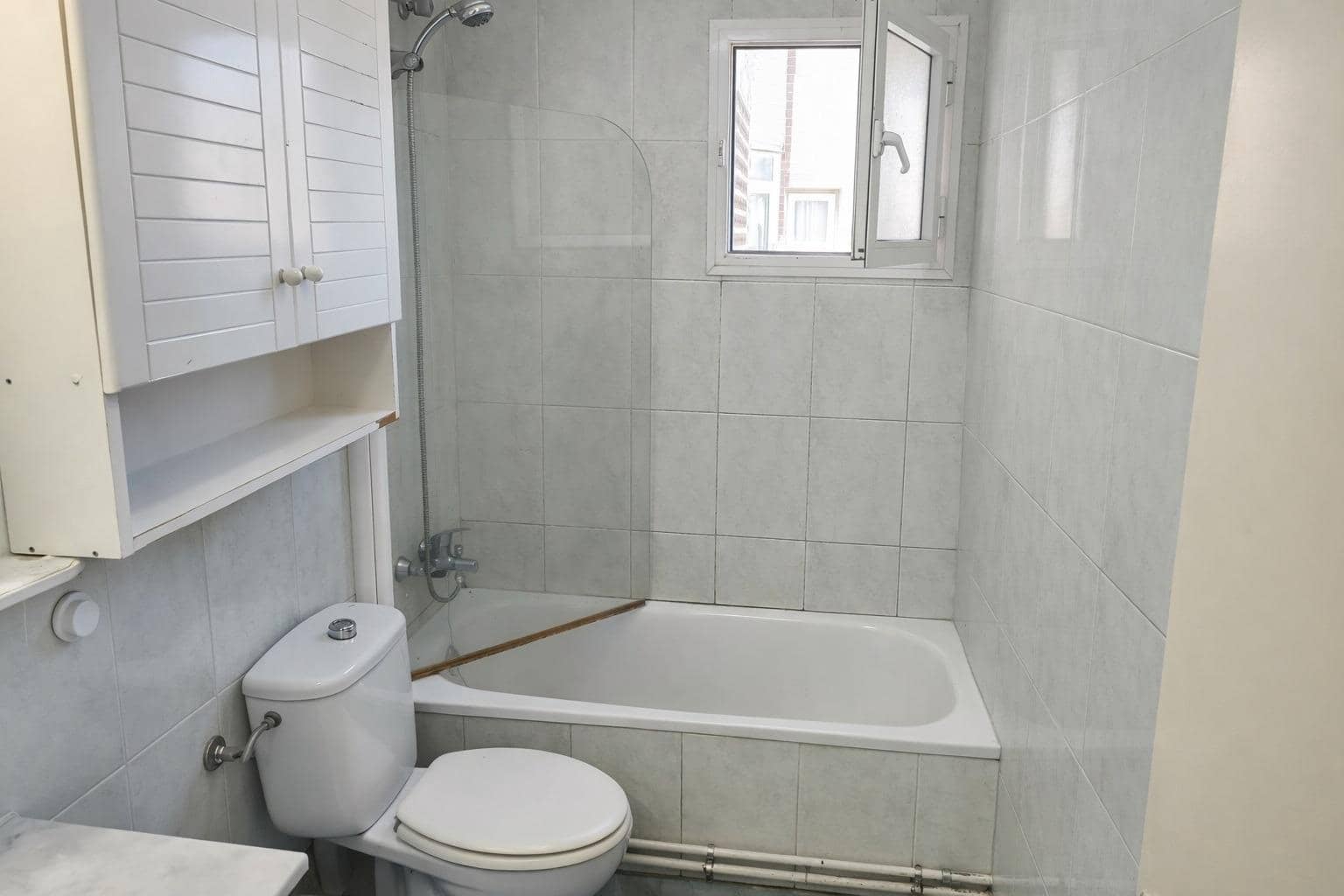 3 sovrum Lägenhet till salu i Alicante stad med pool garage - 180 000 € (Ref: 9936548)