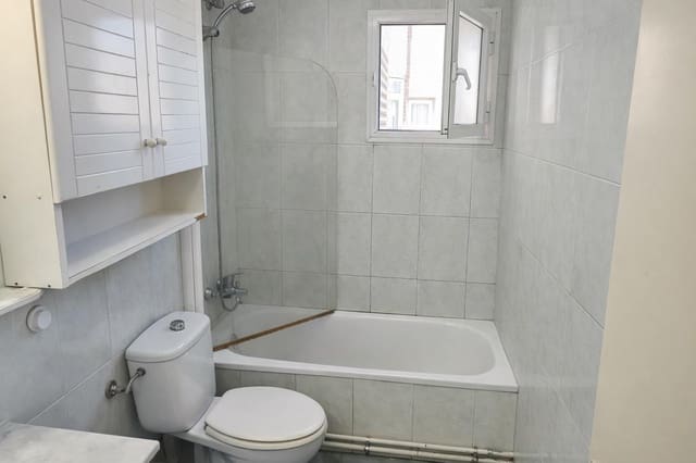 3 sovrum Lägenhet till salu i Alicante stad med pool garage - 180 000 € (Ref: 9936548)