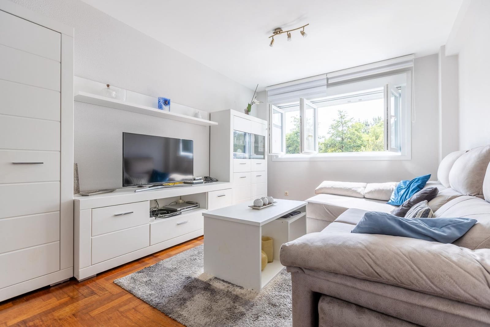 4 bedroom Flat for sale in Oleiros - € 320,000 (Ref: 9940332)