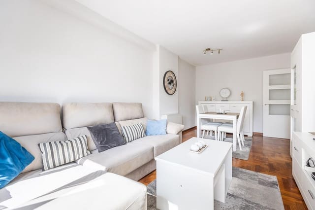 4 bedroom Flat for sale in Oleiros - € 320,000 (Ref: 9940332)