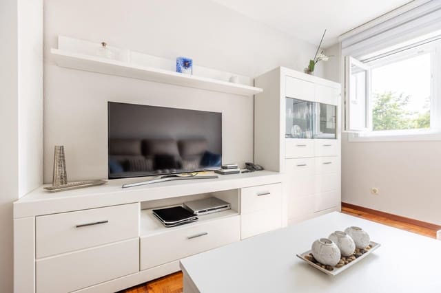 4 bedroom Flat for sale in Oleiros - € 320,000 (Ref: 9940332)