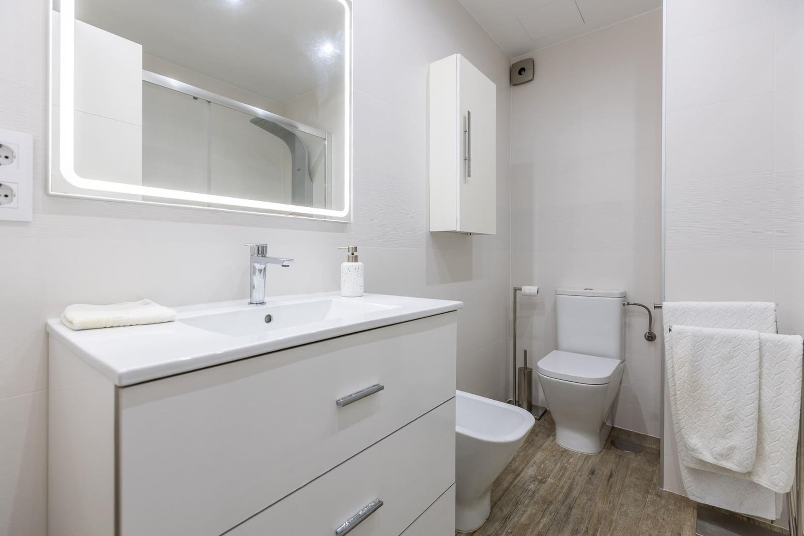 4 bedroom Flat for sale in Oleiros - € 320,000 (Ref: 9940332)