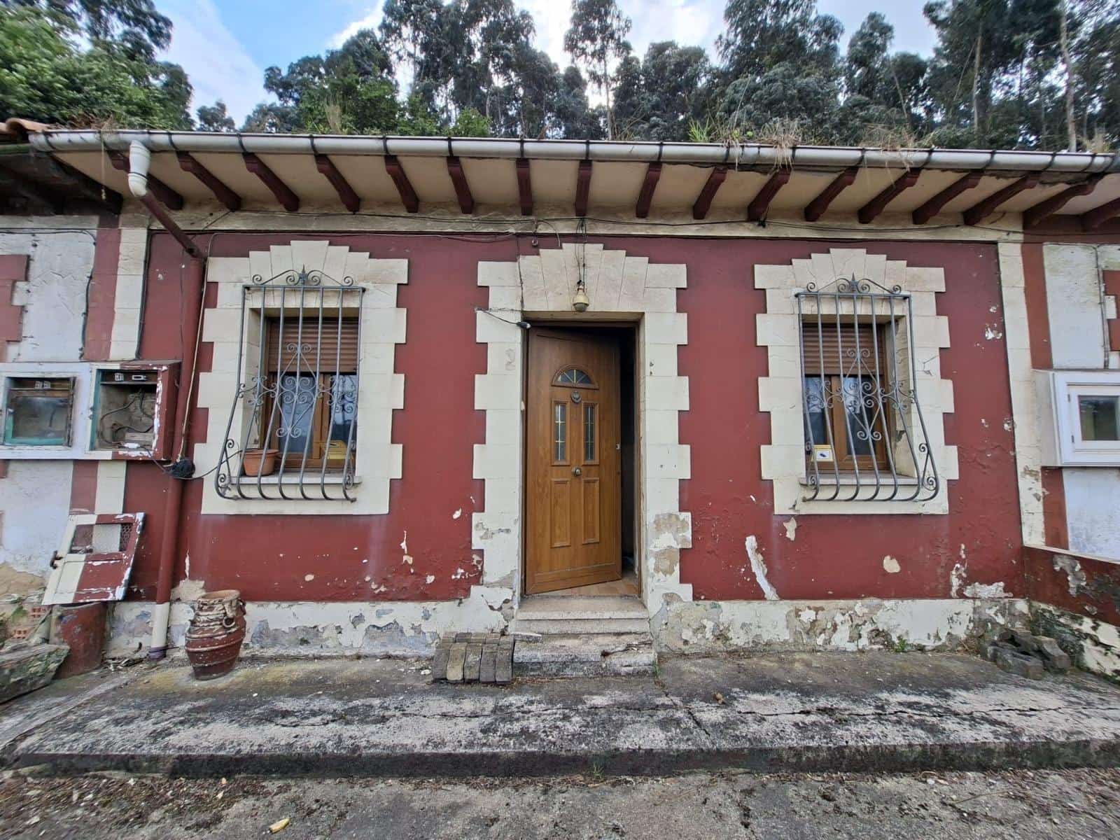 2 slaapkamer Rijtjeshuis te koop in Carreno - € 68.000 (Ref: 9944185)