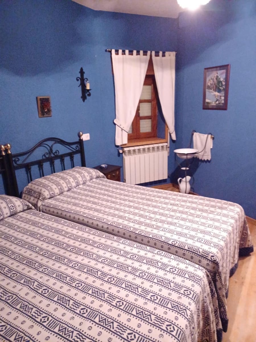 7 bedroom Villa for sale in Cangas del Narcea - € 229,000 (Ref: 9948091)