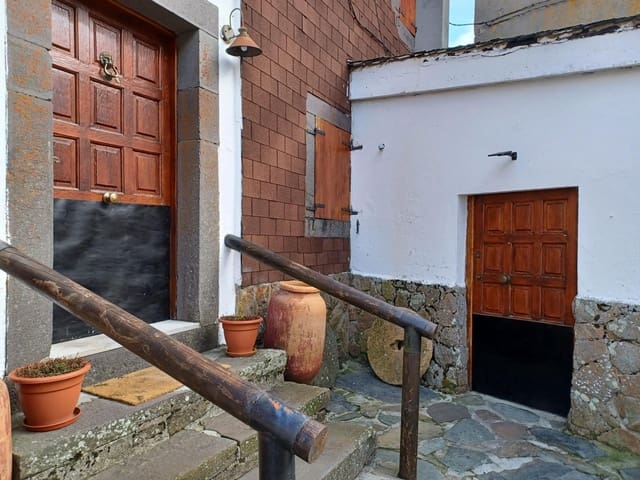 7 bedroom Villa for sale in Cangas del Narcea - € 229,000 (Ref: 9948091)