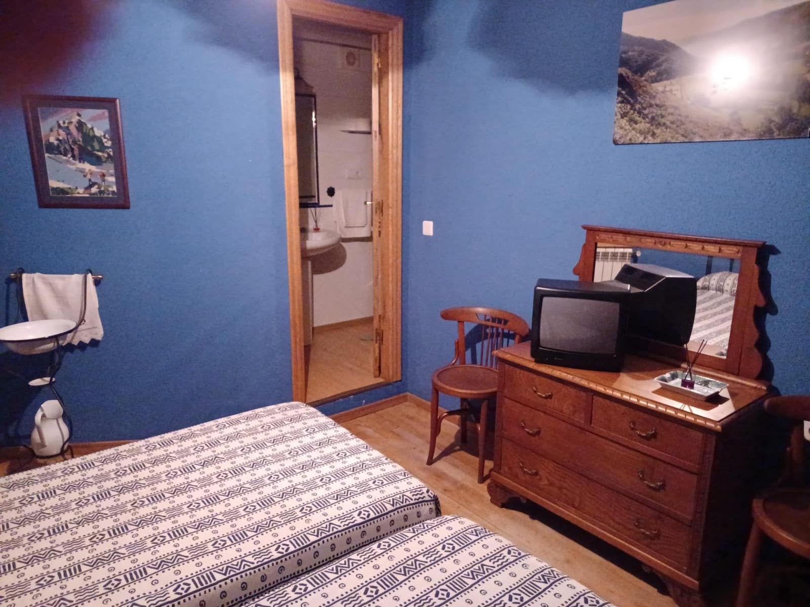 7 bedroom Villa for sale in Cangas del Narcea - € 229,000 (Ref: 9948091)