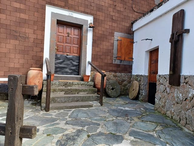 7 bedroom Villa for sale in Cangas del Narcea - € 229,000 (Ref: 9948091)