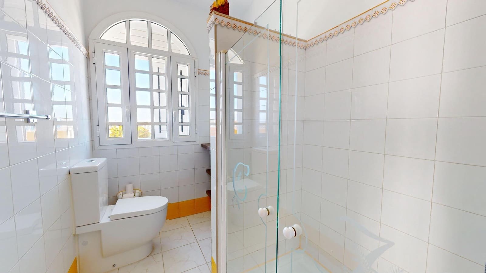 3 soverom Hus til salgs i Telde med svømmebasseng garasje - € 600 000 (Ref: 9955963)