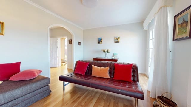 Casa de 3 habitaciones en Telde en venta con piscina garaje - 590.000 € (Ref: 9955963)