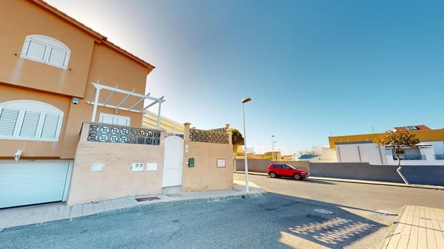 Casa de 3 habitaciones en Telde en venta con piscina garaje - 590.000 € (Ref: 9955963)