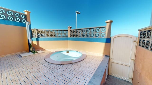 Casa de 3 habitaciones en Telde en venta con piscina garaje - 590.000 € (Ref: 9955963)
