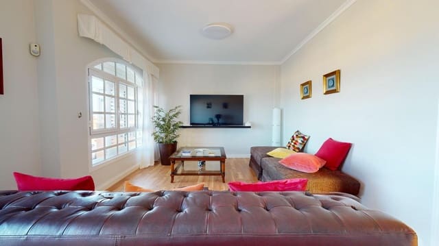 Casa de 3 habitaciones en Telde en venta con piscina garaje - 590.000 € (Ref: 9955963)