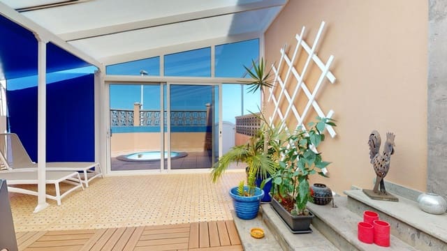 Casa de 3 habitaciones en Telde en venta con piscina garaje - 590.000 € (Ref: 9955963)