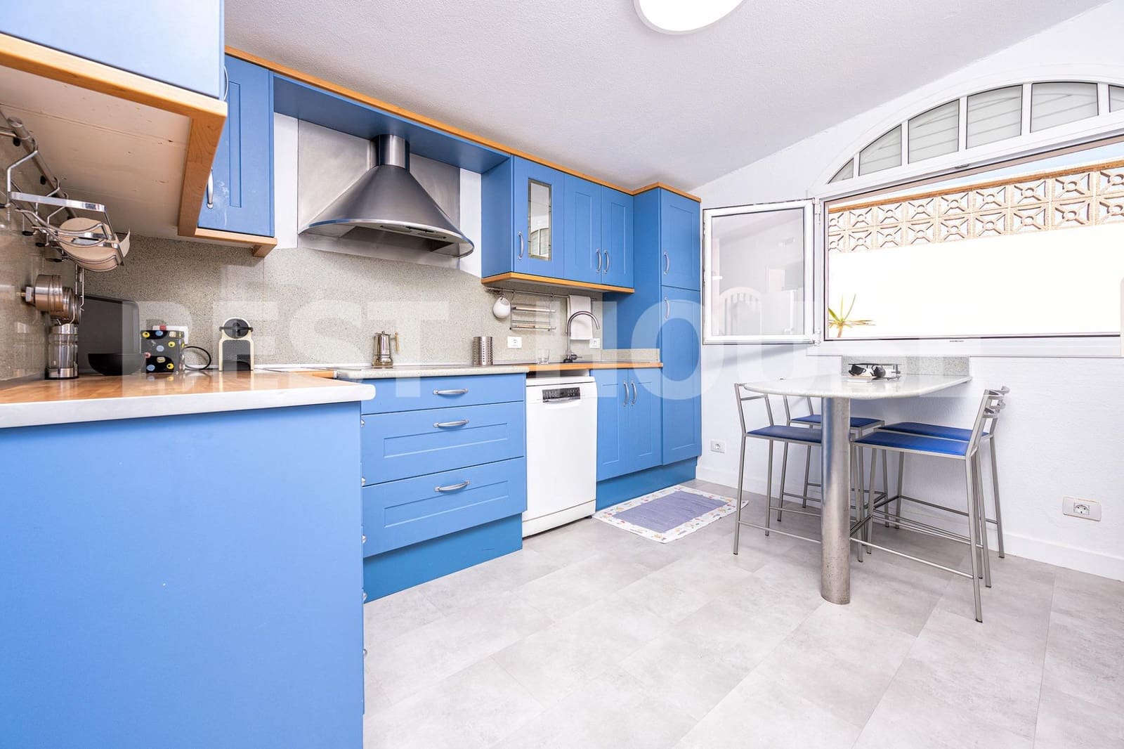 4 bedroom Townhouse for sale in Telde with pool garage - € 590,000 (Ref: 9955963)