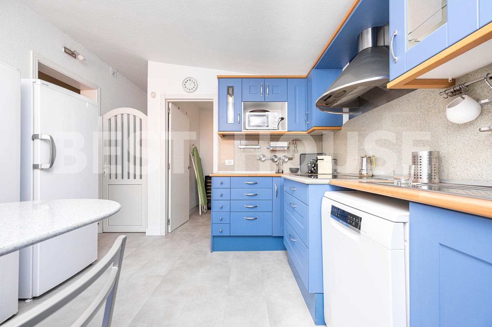 4 bedroom Townhouse for sale in Telde with pool garage - € 590,000 (Ref: 9955963)