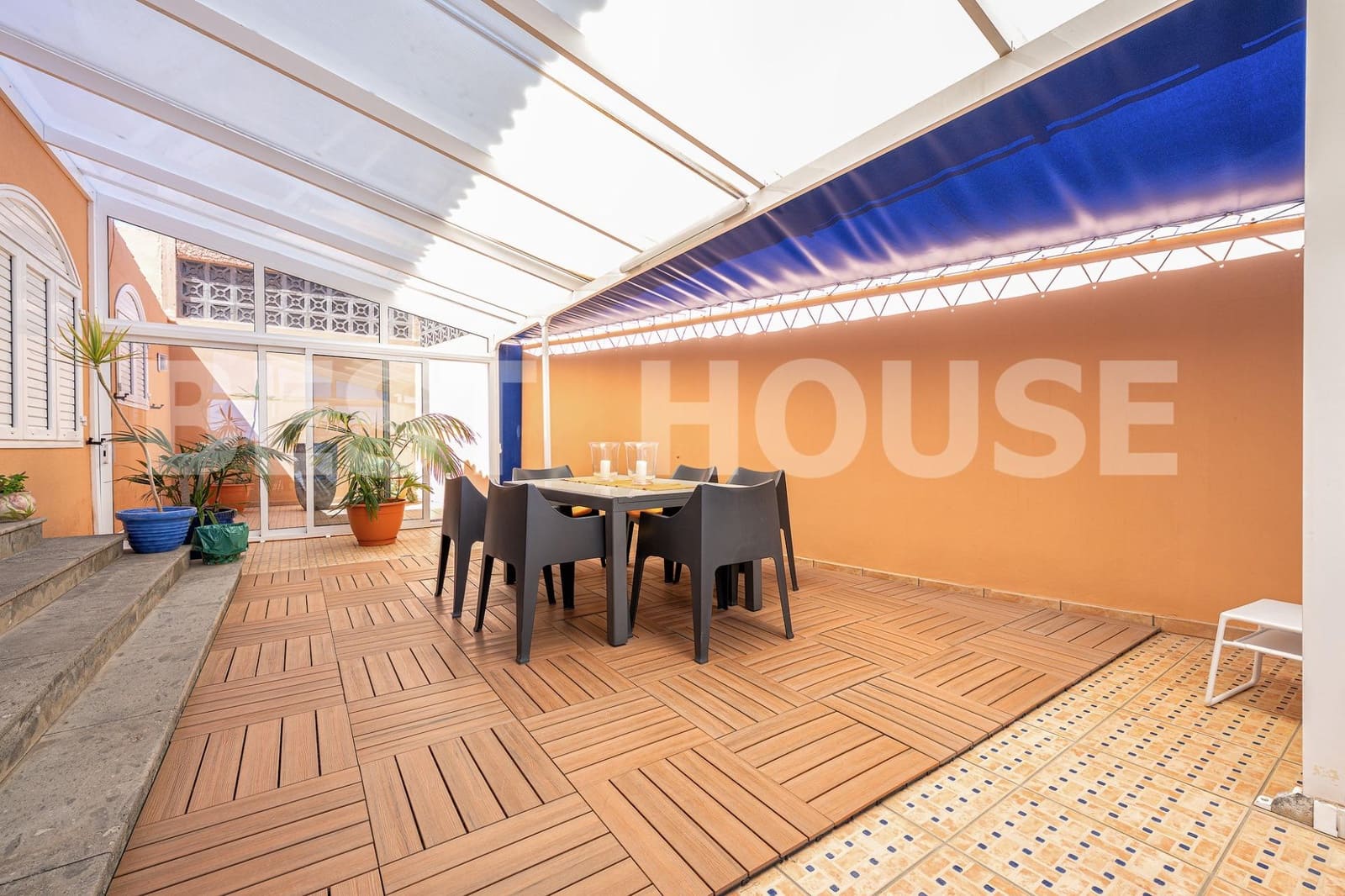 4 bedroom Townhouse for sale in Telde with pool garage - € 590,000 (Ref: 9955963)