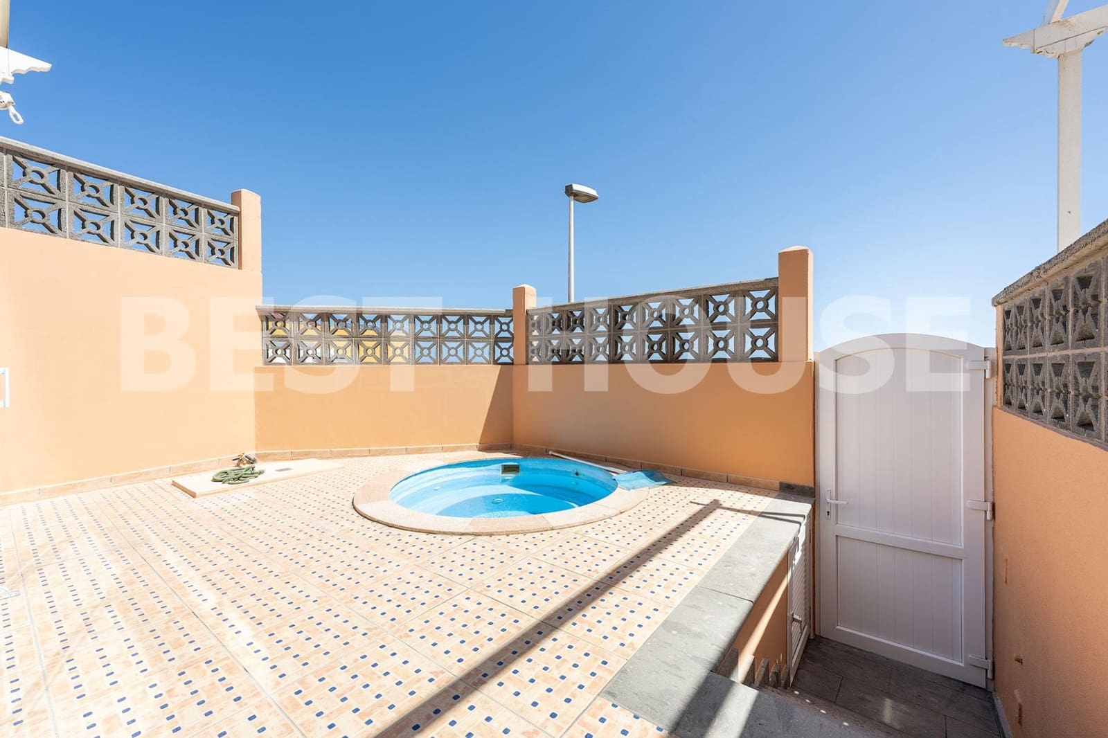 4 bedroom Townhouse for sale in Telde with pool garage - € 590,000 (Ref: 9955963)