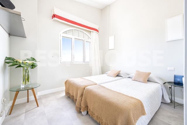 4 quarto Casa em Banda para venda em Telde com piscina garagem - 590 000 € (Ref: 9955963)