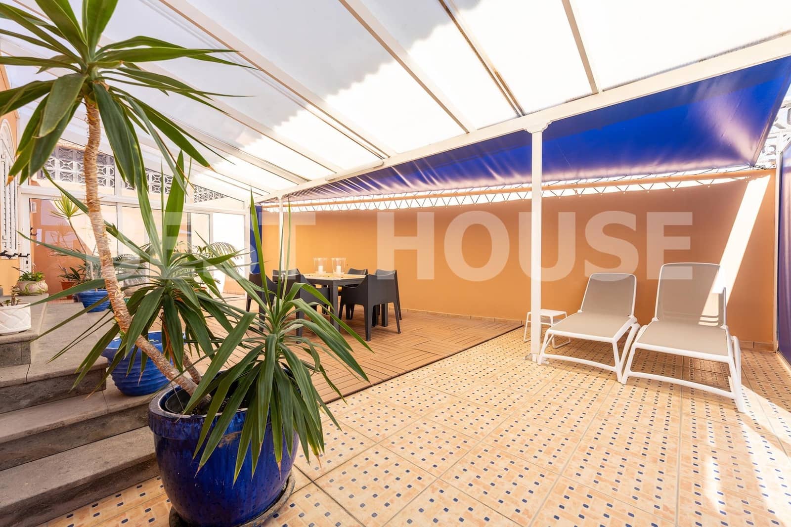 4 bedroom Townhouse for sale in Telde with pool garage - € 590,000 (Ref: 9955963)