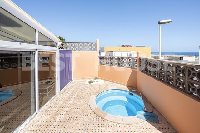 4 quarto Casa em Banda para venda em Telde com piscina garagem - 590 000 € (Ref: 9955963)