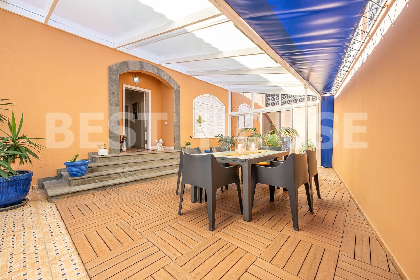 4 bedroom Townhouse for sale in Telde with pool garage - € 590,000 (Ref: 9955963)