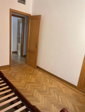 3 soverom Leilighet til leie i Jerónimos, Madrid by med svømmebasseng garasje - € 2 250 (Ref: 9958117)