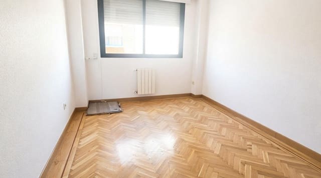 3 soverom Leilighet til leie i Jerónimos, Madrid by med svømmebasseng garasje - € 2 250 (Ref: 9958117)