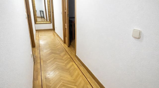 3 soverom Leilighet til leie i Jerónimos, Madrid by med svømmebasseng garasje - € 2 250 (Ref: 9958117)