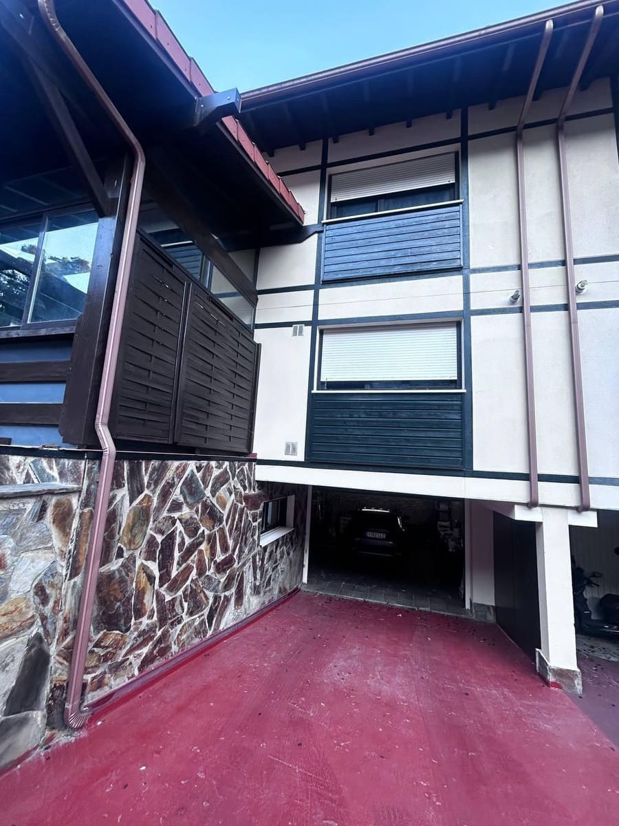 4 slaapkamer Rijtjeshuis te koop in Plentzia met zwembad garage - € 600.000 (Ref: 9963309)