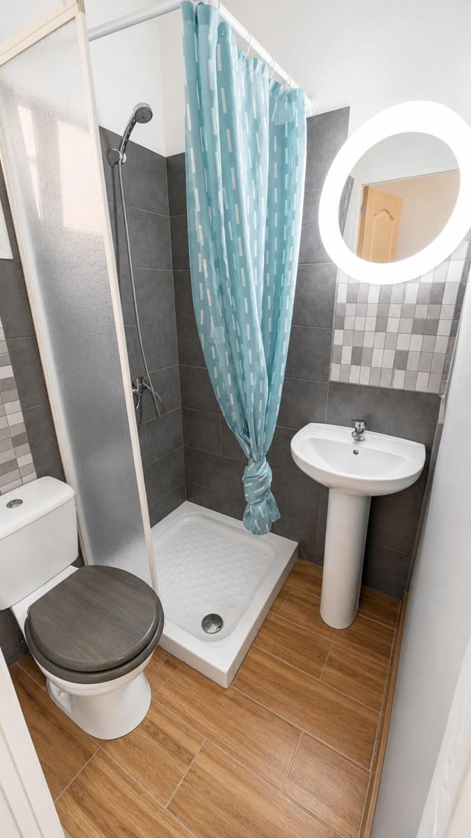 4 soveværelse Lejlighed til salg i Las Palmas de Gran Canaria - € 285.000 (Ref: 9965455)