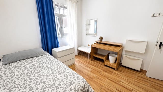 4 soveværelse Lejlighed til salg i Las Palmas de Gran Canaria - € 285.000 (Ref: 9965455)