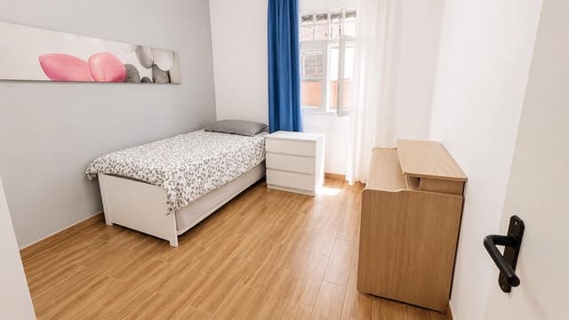 4 soveværelse Lejlighed til salg i Las Palmas de Gran Canaria - € 285.000 (Ref: 9965455)