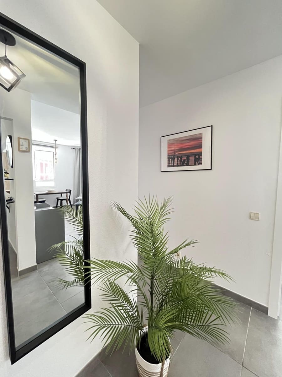 2 soverom Leilighet til leie i Las Palmas de Gran Canaria med garasje - € 1 600 (Ref: 9970840)