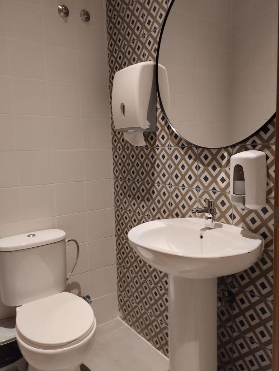 Commercial for rent in Las Palmas de Gran Canaria - € 2,000 (Ref: 9970843)