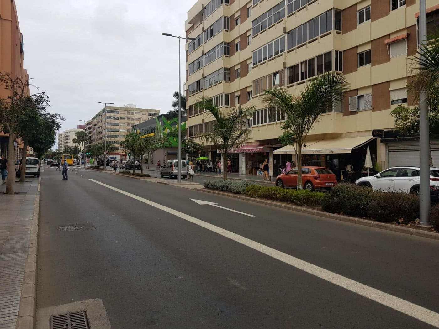 Commercial for rent in Las Palmas de Gran Canaria - € 2,000 (Ref: 9970843)