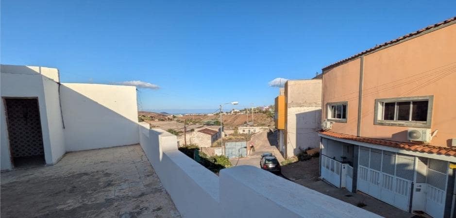 5 bedroom Villa for sale in Santa Lucia de Tirajana - € 175,000 (Ref: 9975589)