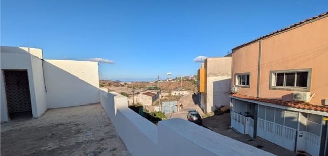 5 sypialnia Willa na sprzedaż w Santa Lucía de Tirajana - 185 000 € (Ref: 9975589)