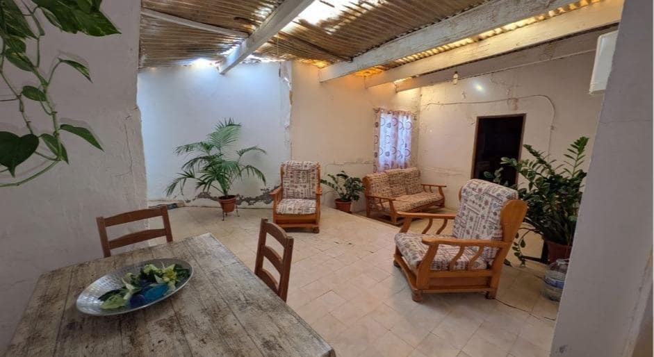 5 bedroom Villa for sale in Santa Lucia de Tirajana - € 175,000 (Ref: 9975589)
