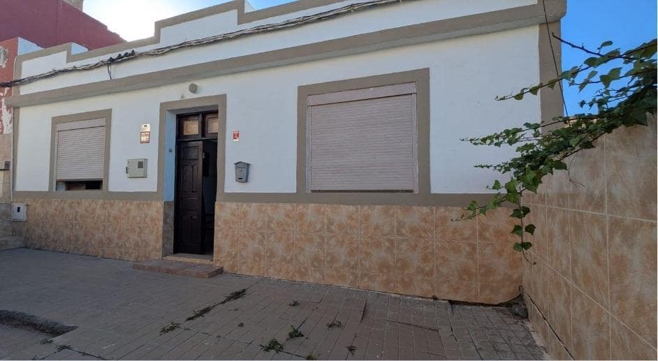 5 bedroom Villa for sale in Santa Lucia de Tirajana - € 175,000 (Ref: 9975589)