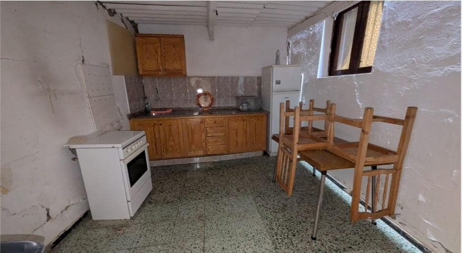 5 bedroom Villa for sale in Santa Lucia de Tirajana - € 175,000 (Ref: 9975589)