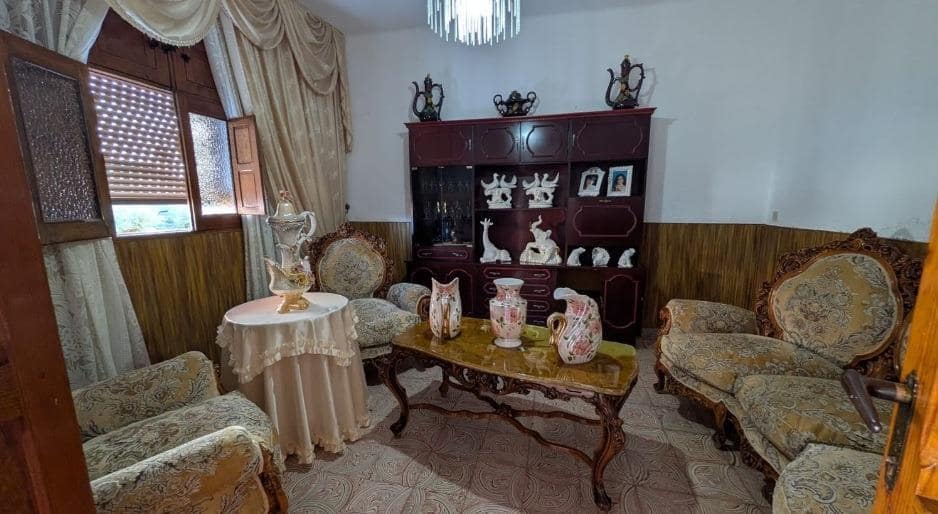 5 bedroom Villa for sale in Santa Lucia de Tirajana - € 175,000 (Ref: 9975589)